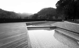 una piscina